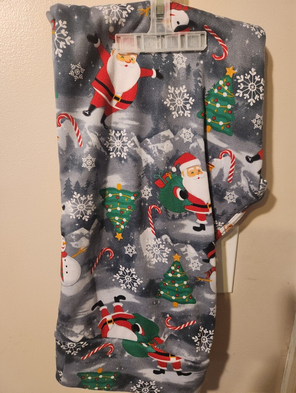 Women’s Holiday Print Skirt - Gray Santa & Tree Pattern